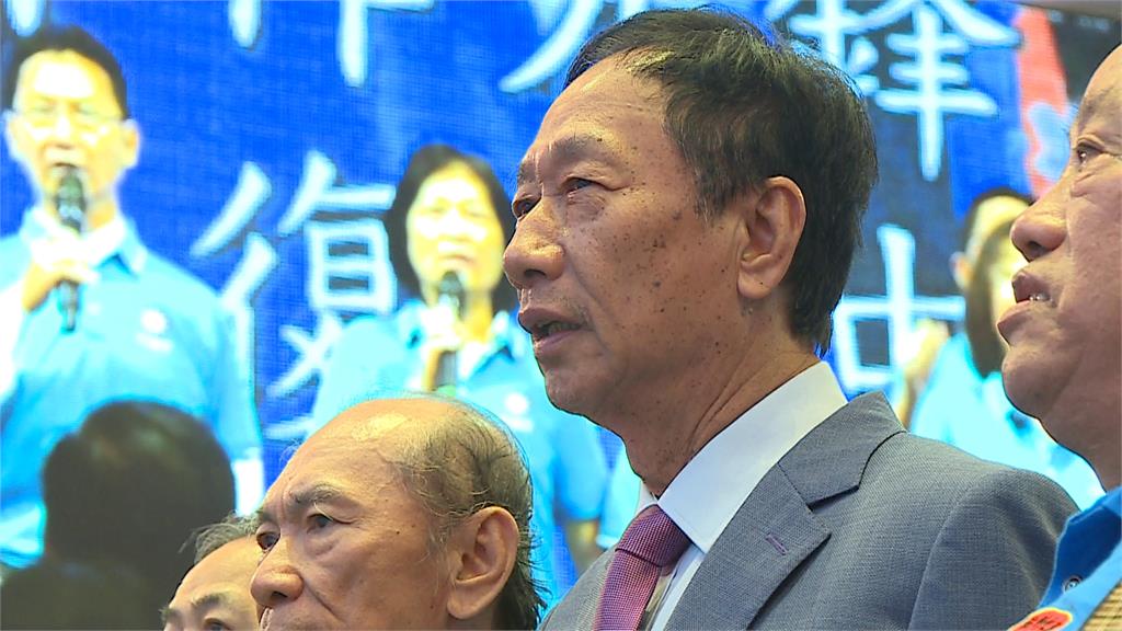 郭台銘搶軍系票! 出席黃埔建校99週年活動