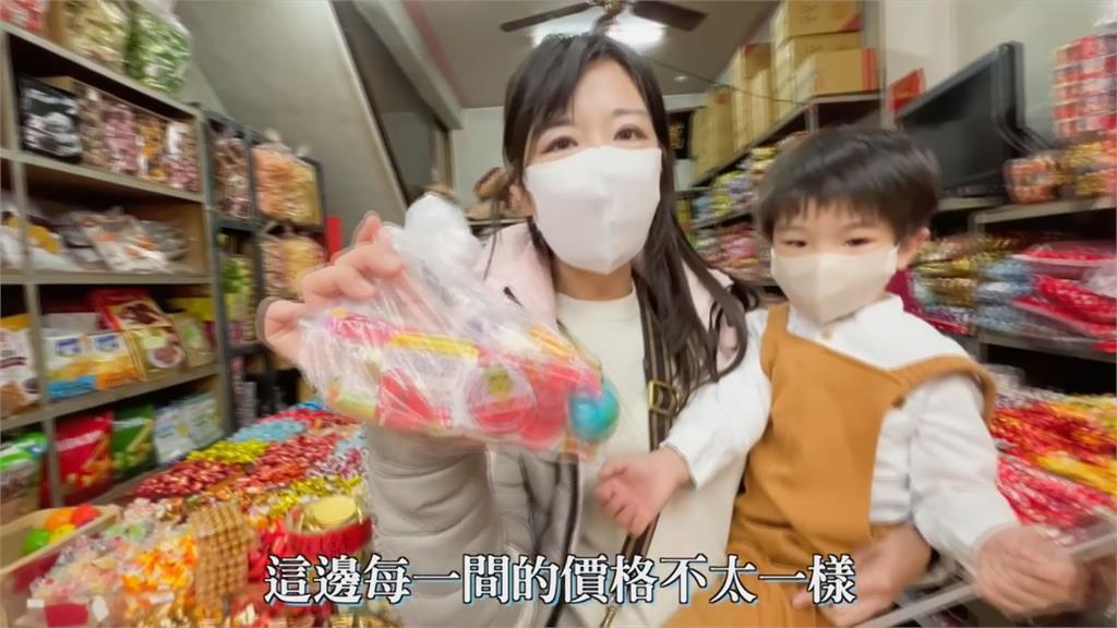 萌娃變身購物狂!1000元逛爆年貨大街 網笑:實現「糖果自由」