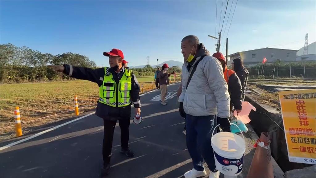 領錢母替母祈福! 頭香男領「提早排隊秩序維持卡」已排13天