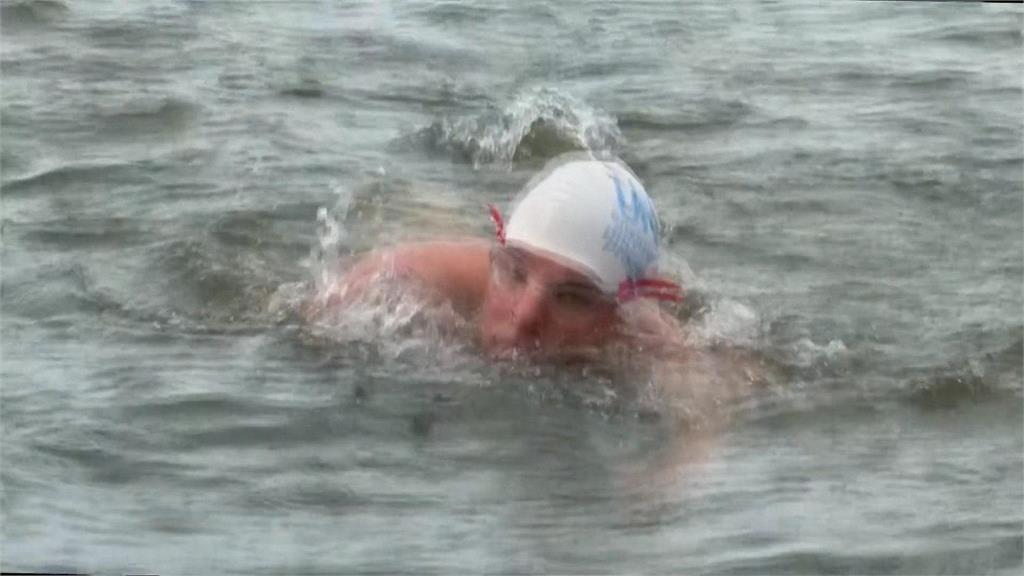 英國耐力游泳選手普伊　1個月游完507公里哈德遜河
