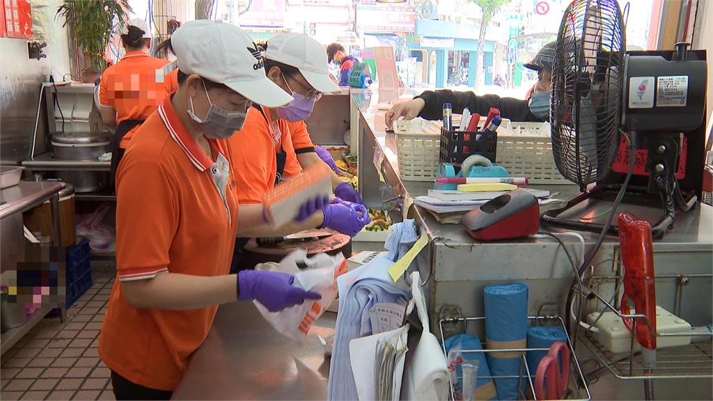 找的錢在這?民眾打開便當 「五個一元硬幣」藏魯肉裡