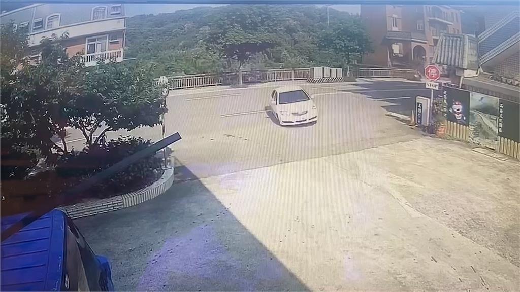轎車失控撞上加油站圍牆竄出火光　駕駛酒測值竟高達0.55