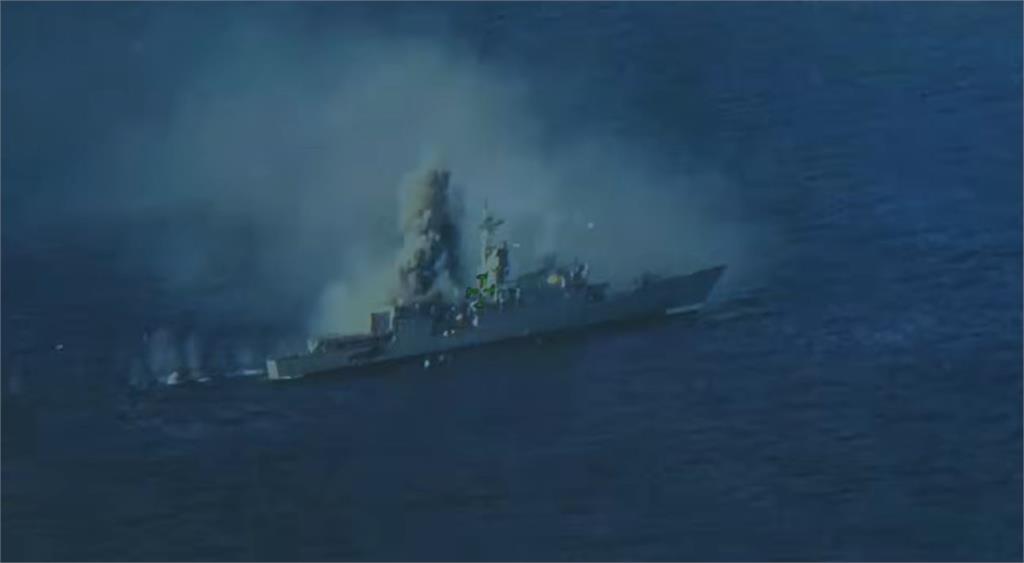 快新聞／蘭陽艦「最後任務」畫面曝光！遭飛彈狂轟　艦身炸出巨大火光