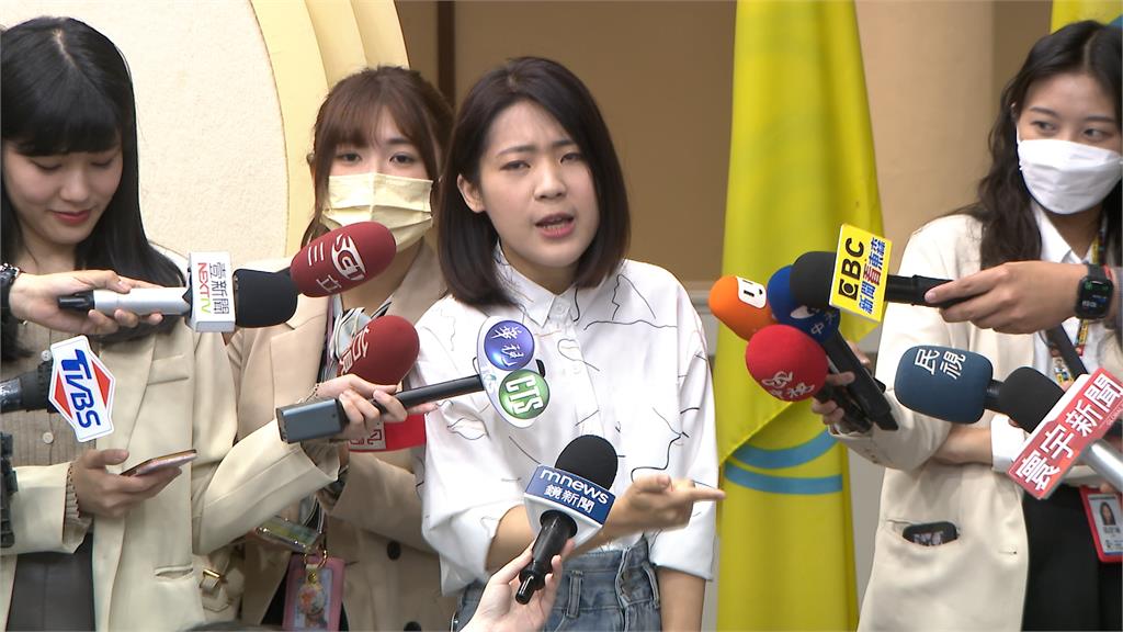 周玉寇:太難看沒心沒肺 徐巧芯回嗆「妳才難看」