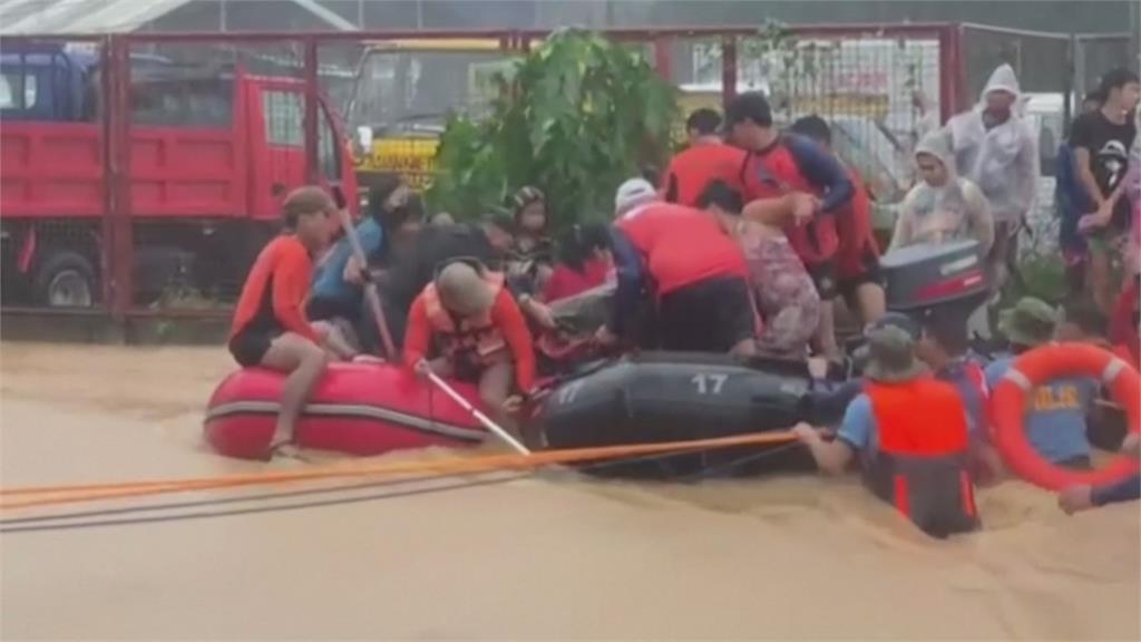 超級颱風「雷伊」挾狂風暴雨登陸　菲律賓錫亞高島瞬淹大水