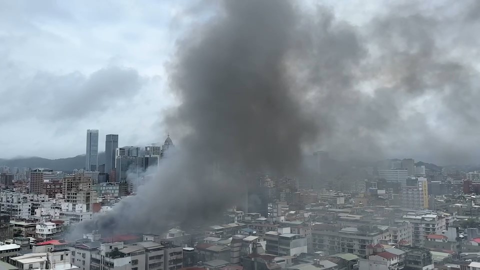 松山區延吉街住宅1樓起火「濃煙竄天」 台北101險遭淹沒