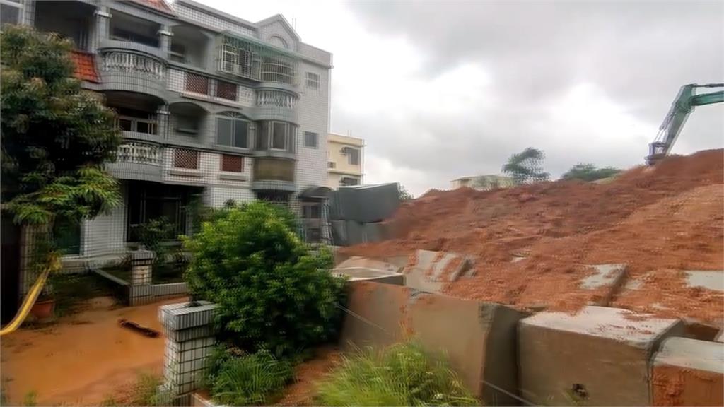 雨彈轟炸新竹！　土石入侵竹北大眉里社區