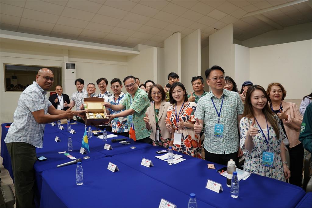 快新聞/「狂推帛琉觀光大作戰」代表團拜會見總統惠恕仁 盼進一步拓展雙邊合作