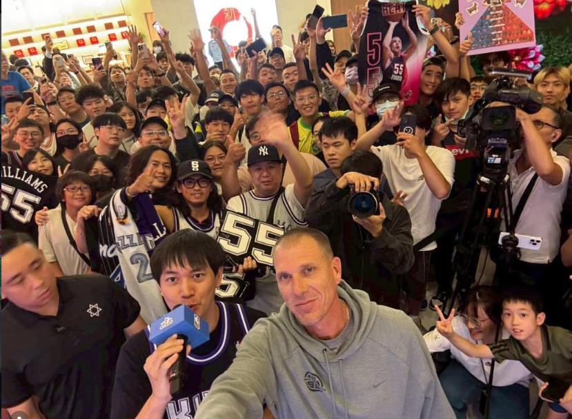 NBA(影)/「白色巧克力」原味球衣4百多萬高價賣出!本人超驚訝很想知道買主是誰