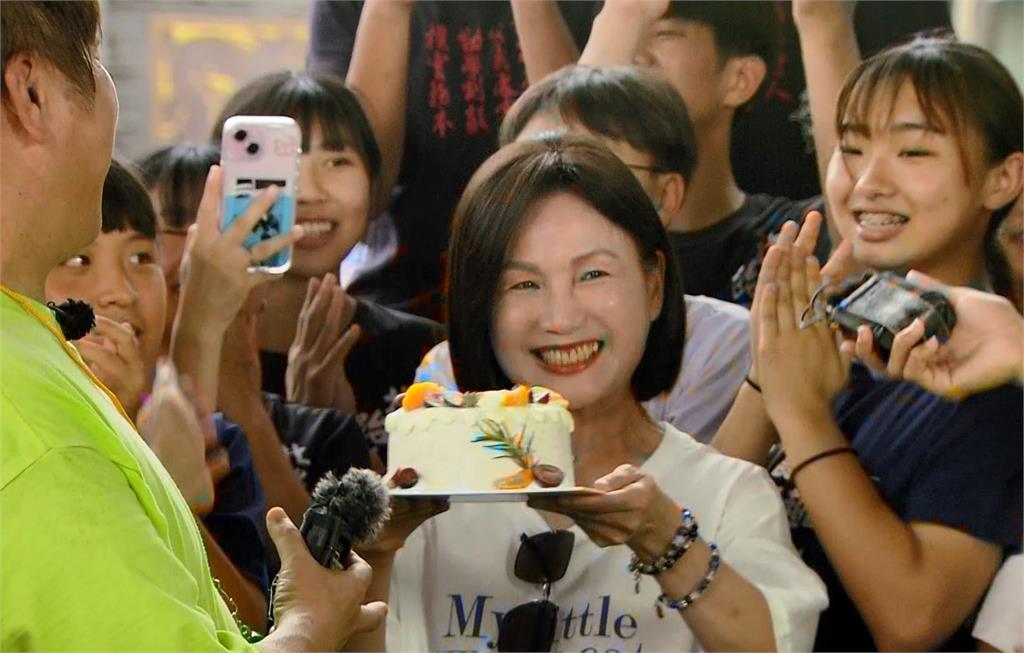 台南幫瓜哥慶生! 籃籃媽媽驚喜現身 與女兒尬舞