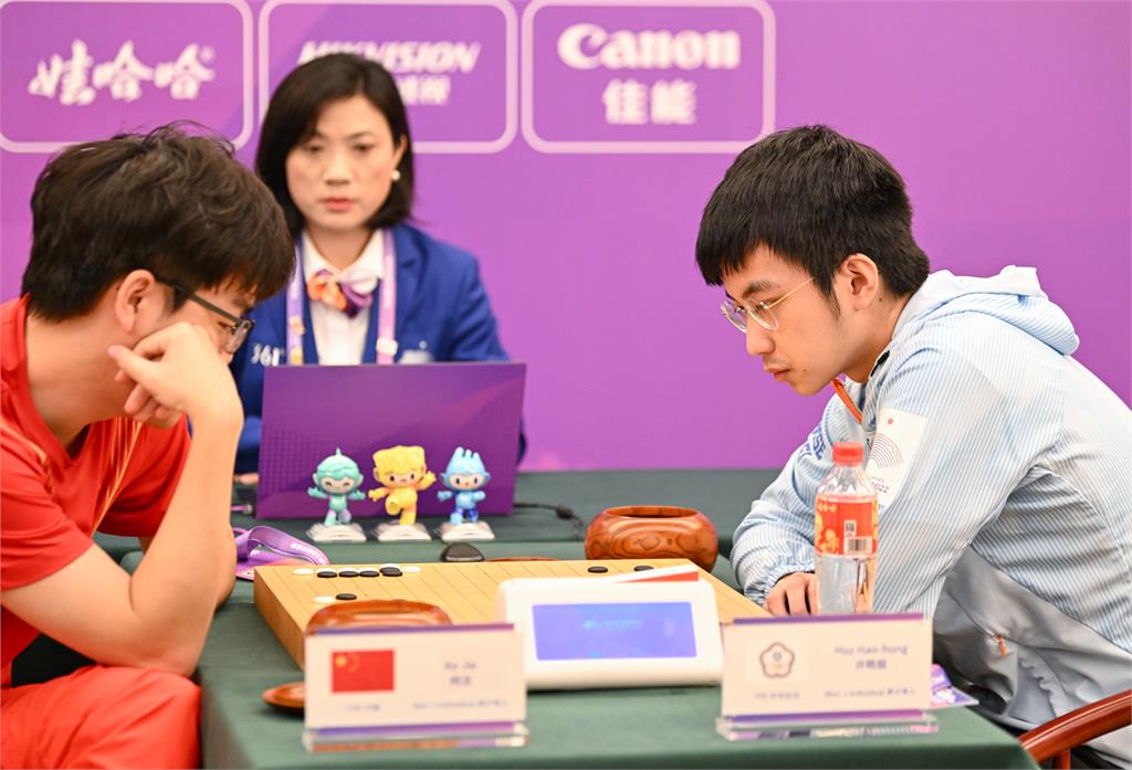昔遭台灣選手逆轉…中國棋王對決AI哭了！下100盤、輸100盤認：只有這點可贏