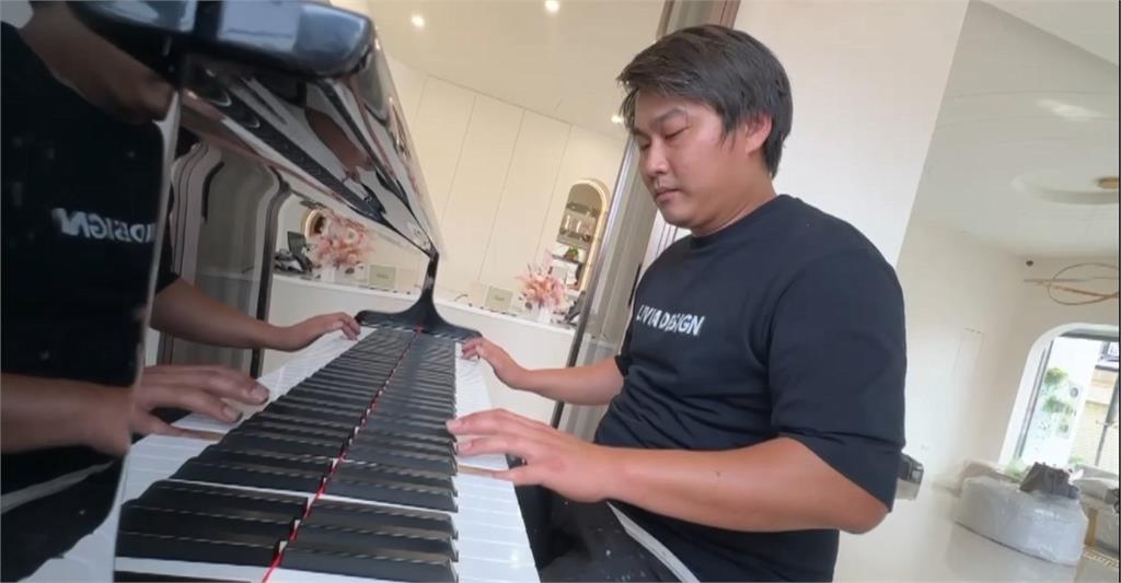 為了阿嬤！即興彈琴吸網路近百萬觀看　油漆師傅：苦練自學