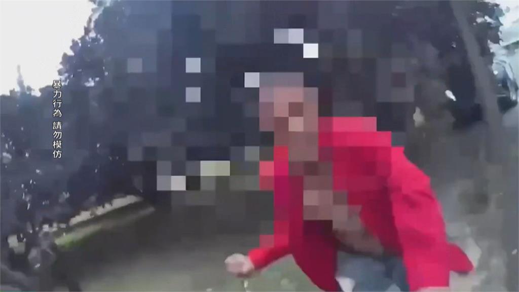 疑失業心情不好！男子持刀隨機砍2女　警開2槍制伏