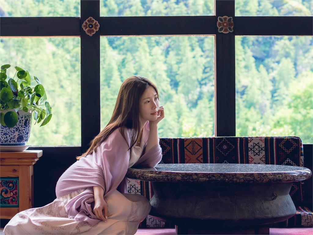 鄭家純拍「孕婦寫真」絕美狀態不藏了！見「第三人視角」本人驚回：像圓滾滾的西瓜