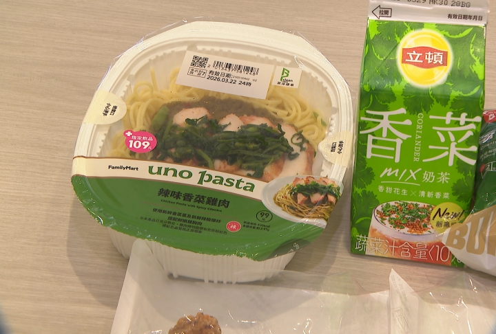 銅板價香菜雞排、香菜七七乳加你敢吃？　網友標註「超大咖香菜控」試吃