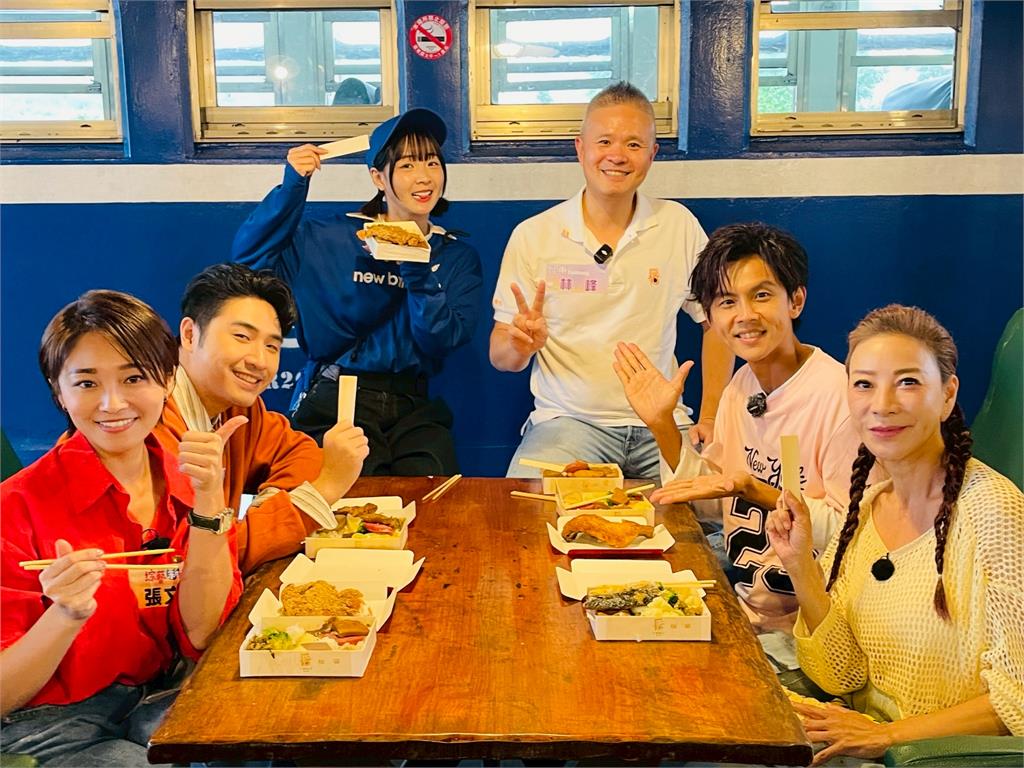 鹿希派文青口白「這節目都用旁白開場嗎?好奇怪喔!」!阿翔說你才奇怪也太不文青