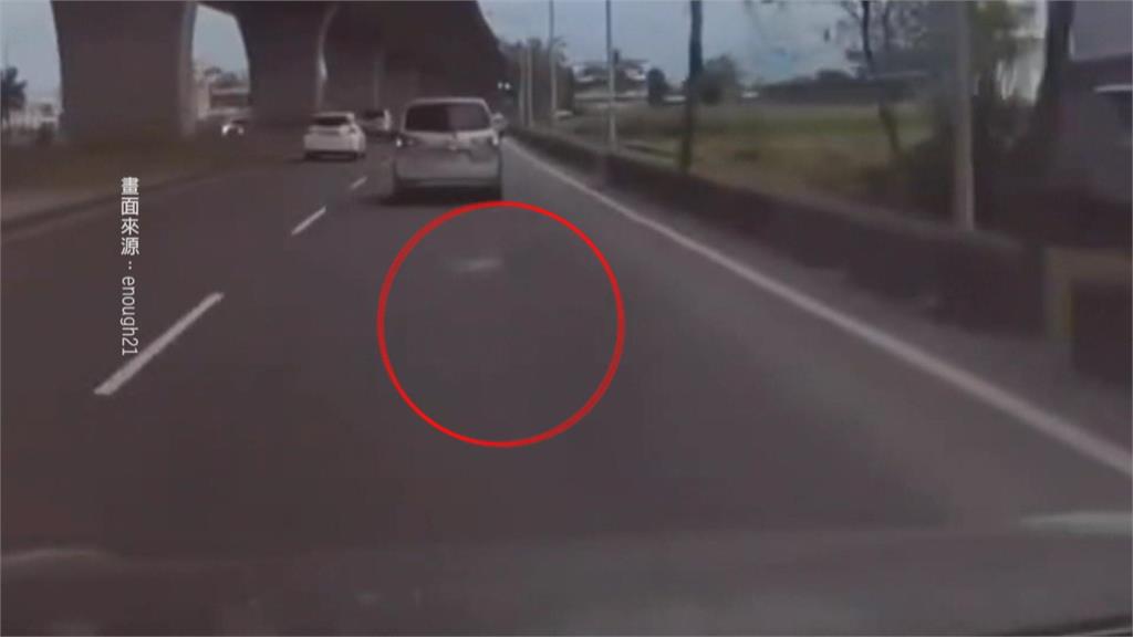 驚悚!天降水泥塊險砸車 工務段:請廠商全面清查