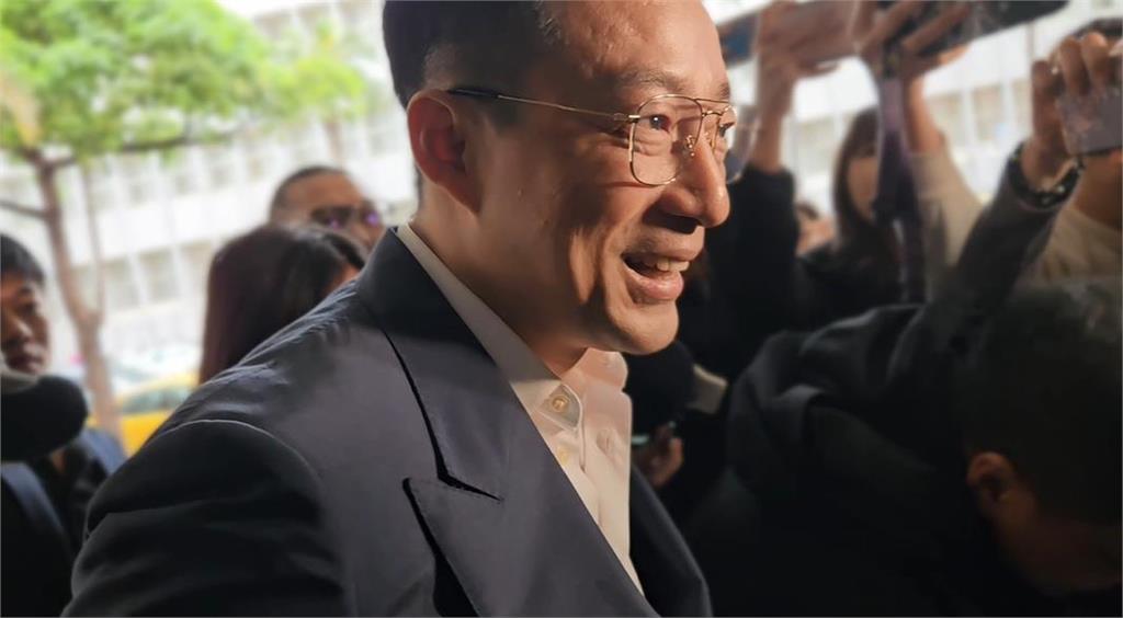 快新聞/涉公布大S個資被起訴 汪小菲面帶笑容親自出庭