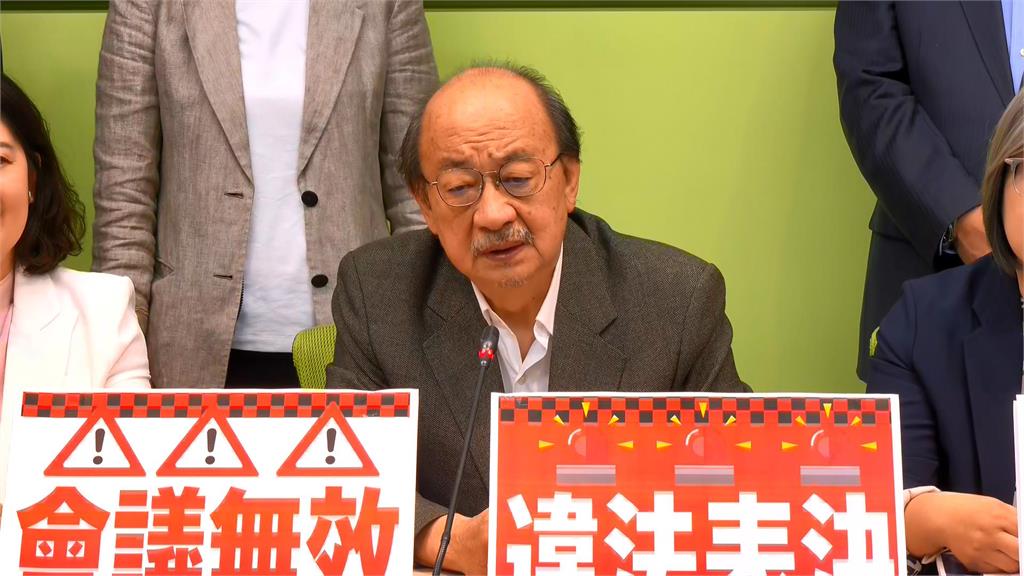 快新聞/徐巧芯被斷杖K到受傷嗆告 柯建銘喊快去:做偽證要關、毀損公物我賠
