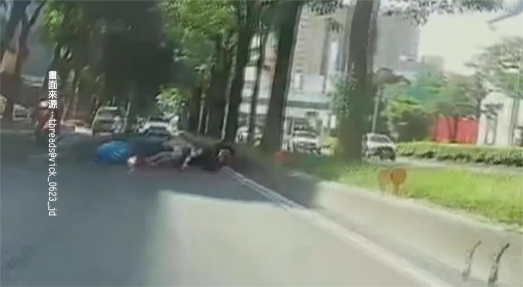 台中客運沿途漏油100公尺　　釀3名騎士連環摔