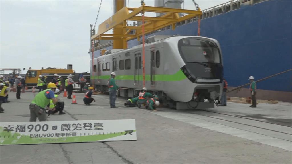 台鐵EUM900電聯車廂漏水　立委怒批中國製空調出包