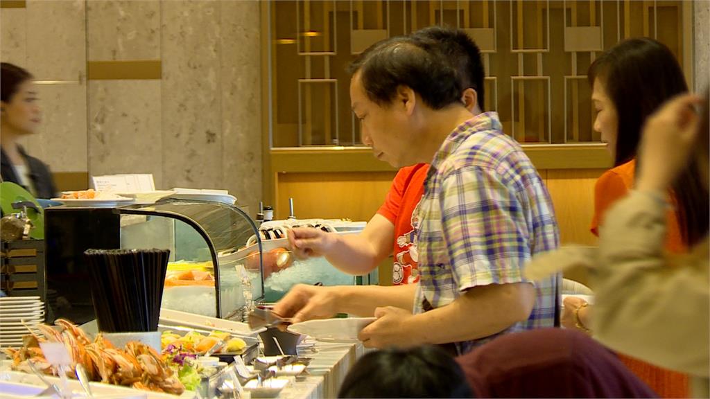 飯店Buffet拚晚鳥優惠！晚上八點進場「千元有找」
