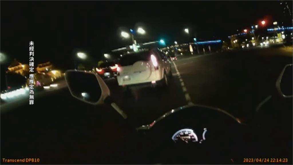 無視警棍猛砸玻璃 違規車竟加速直上國道逃逸