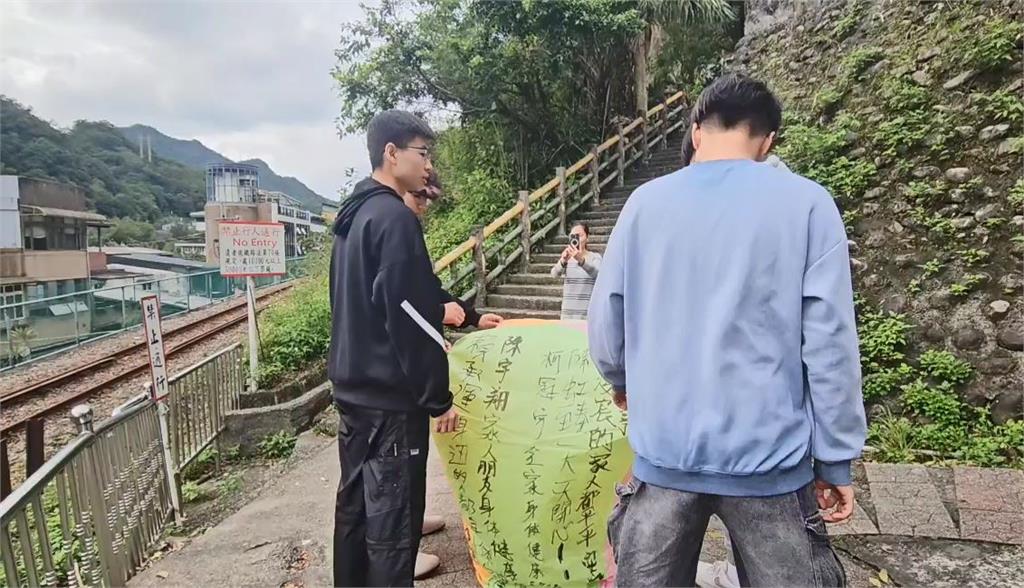 鐵軌區放天燈違法！　傳台鐵擬最快29日起限時.限區試辦