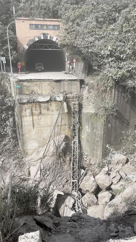 快新聞／花蓮7.2強震「大清水隧道」道路坍塌斷成懸崖　整條無法通行