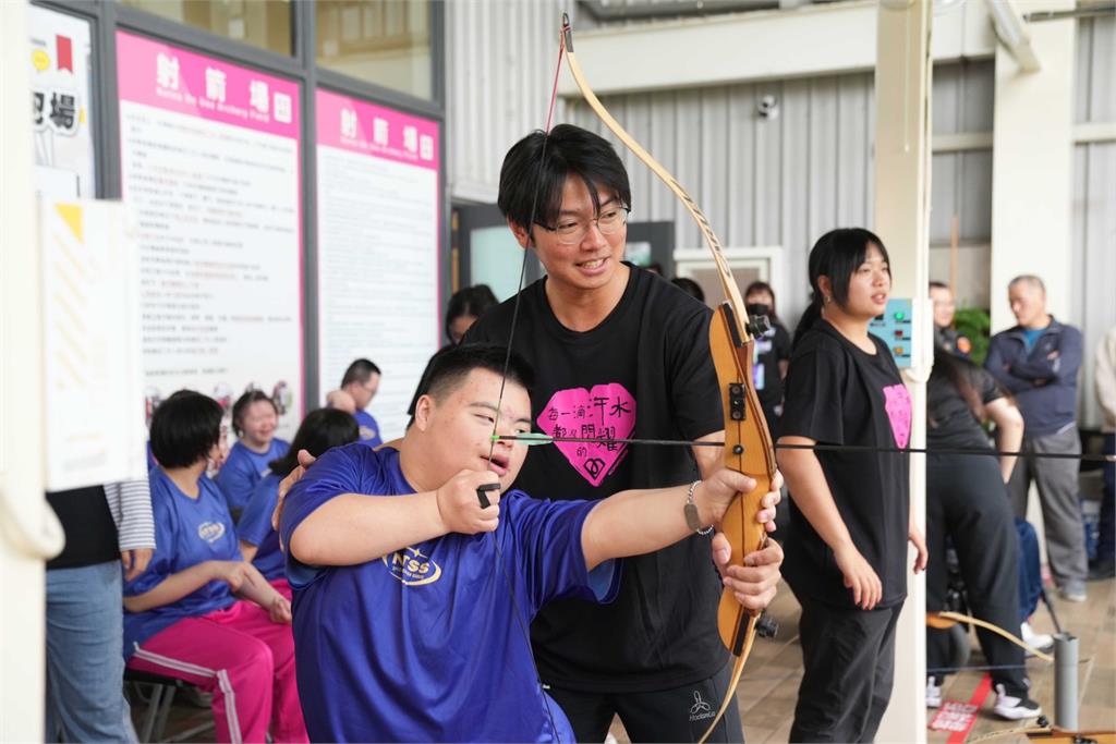 《115全障運》新北強化場館共融設施　特教生體驗射箭為賽會暖身