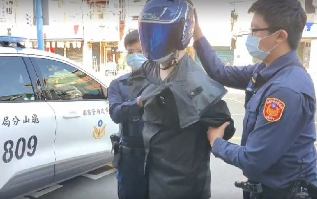 快新聞/又見不爽被勸戴口罩行兇! 桃園男子「持刀刺死超商店員」