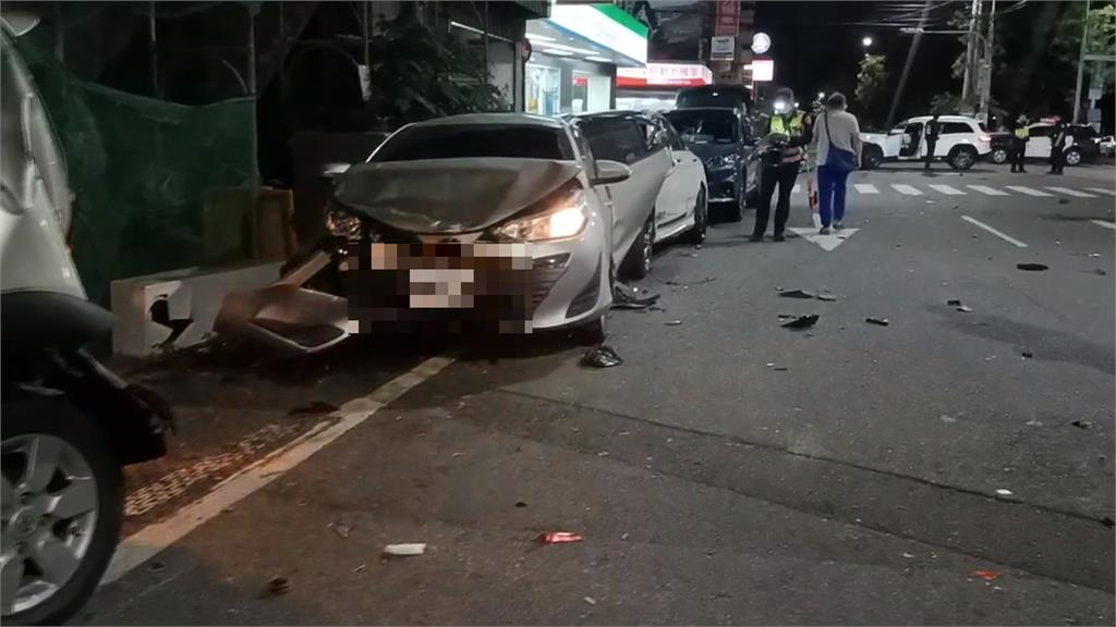 員林深夜6車連環撞 2車擦撞再撞4車釀2傷