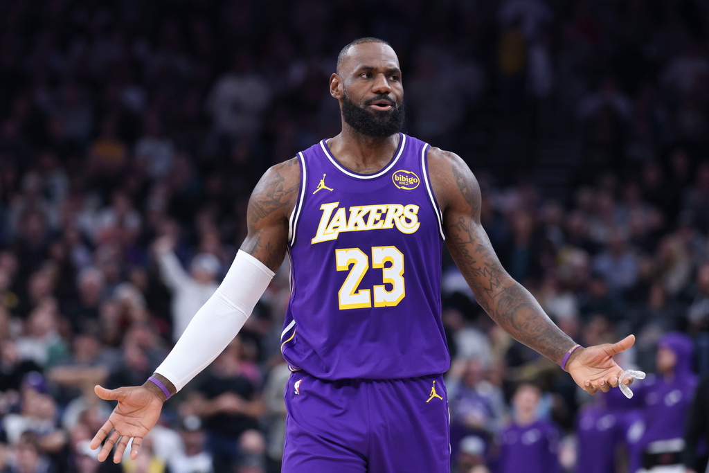 NBA(影)/跟「詹皇」一樣要打控八控控?勇士「咖哩弟」因坐骨神經痛高掛免戰牌