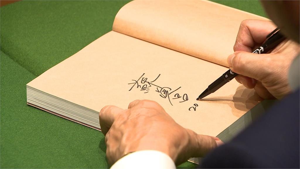 蘇貞昌台中簽書會 大力助選民進黨立委參選人