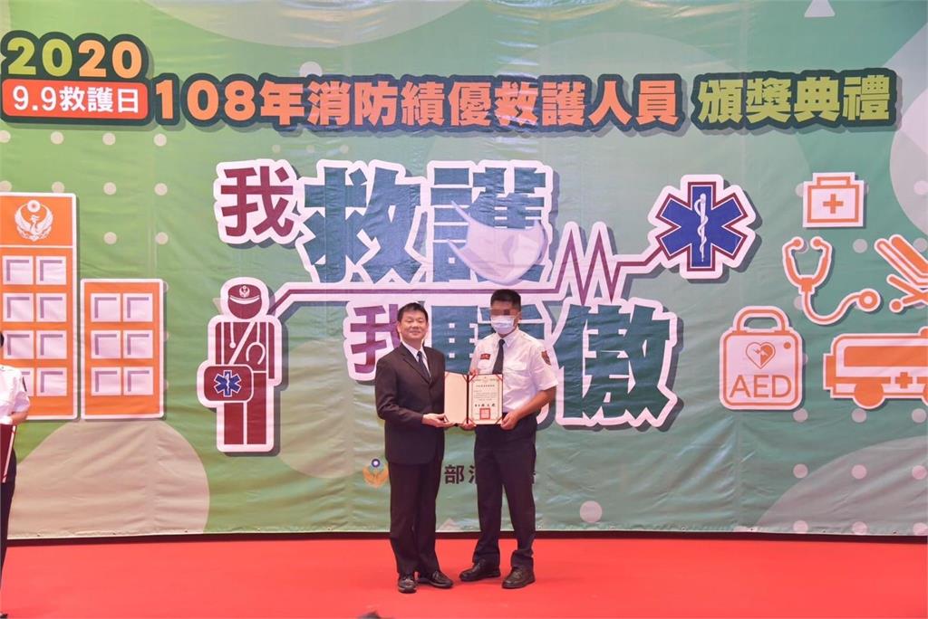 小隊長摘面罩救人殉職「英勇正面照曝光」！昔獲讚「滿門豪傑」弟弟也是消防員