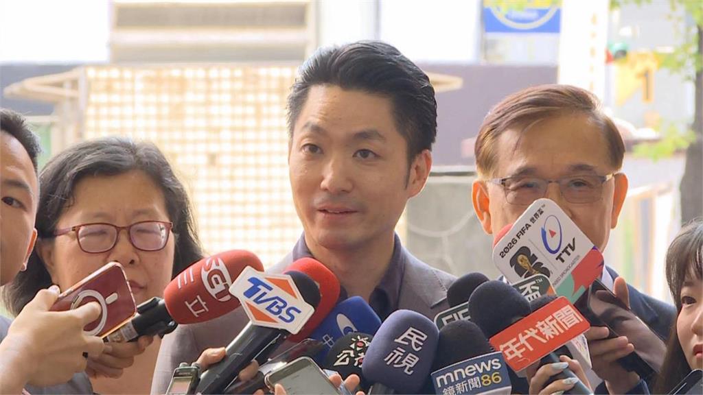 防火牆全燒完！蔣萬安從「殷瑋扛」炮火遁逃新加坡　粉專：被打到難以招架