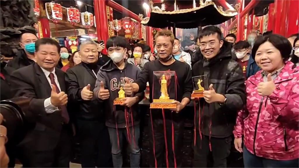 睽違兩年!鎮瀾宮搶頭香重新開放 前三名抱回金媽祖