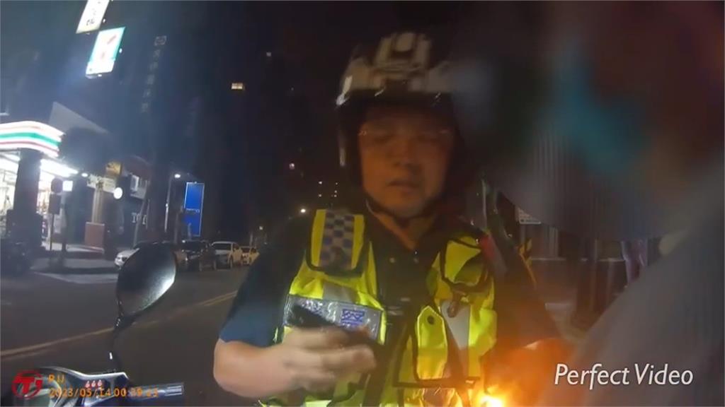 新北有駕駛違停被盤查 與警暢聊壯陽藥功效還是栽了!