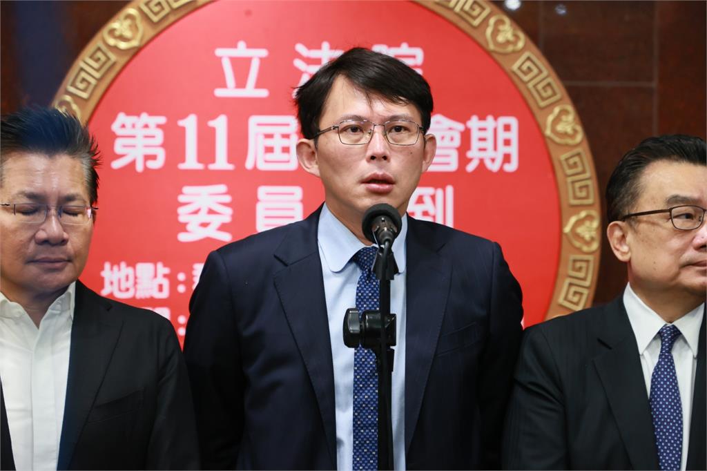 快新聞/罷免案今送件、政院對選罷法提覆議 黃國昌曝黨團投票意向:賴清德應懸崖勒馬