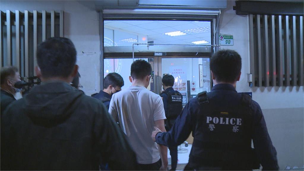 毒駕惹禍?男開賓士撞警車 9汽機車遭波及 BMW買1個月被撞