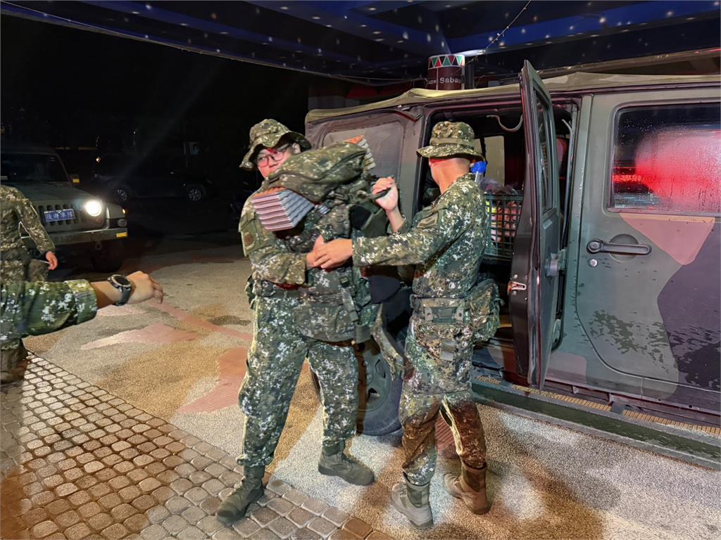 備戰西南氣流!國軍第四作戰區派遣預置兵力 前進高雄山區待命