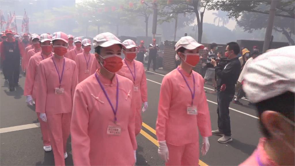 空拍看鹿港街道 「粉紅娘子軍」井然有序護神駕