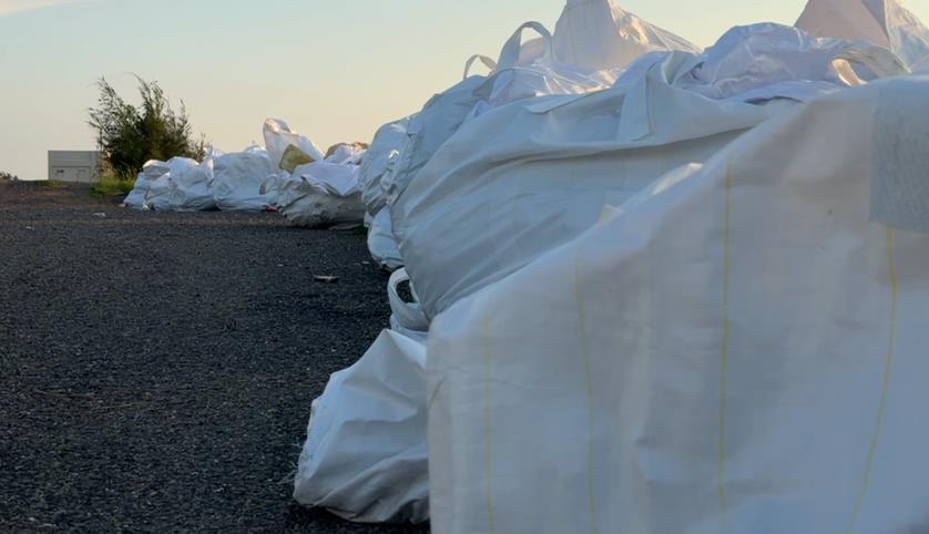 雲林四湖熱門夕陽景點「變味」　海堤棄置大量廢棄物