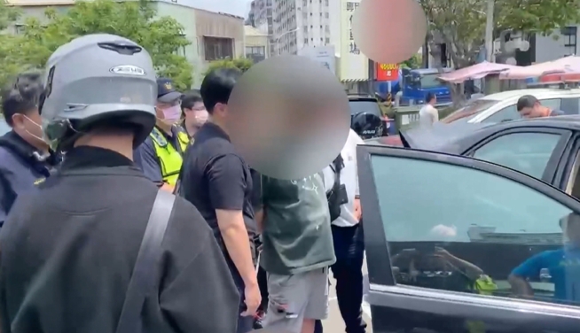 持刀割斷背包搶劫! 兩嫌跨區逃逸仍遭逮捕