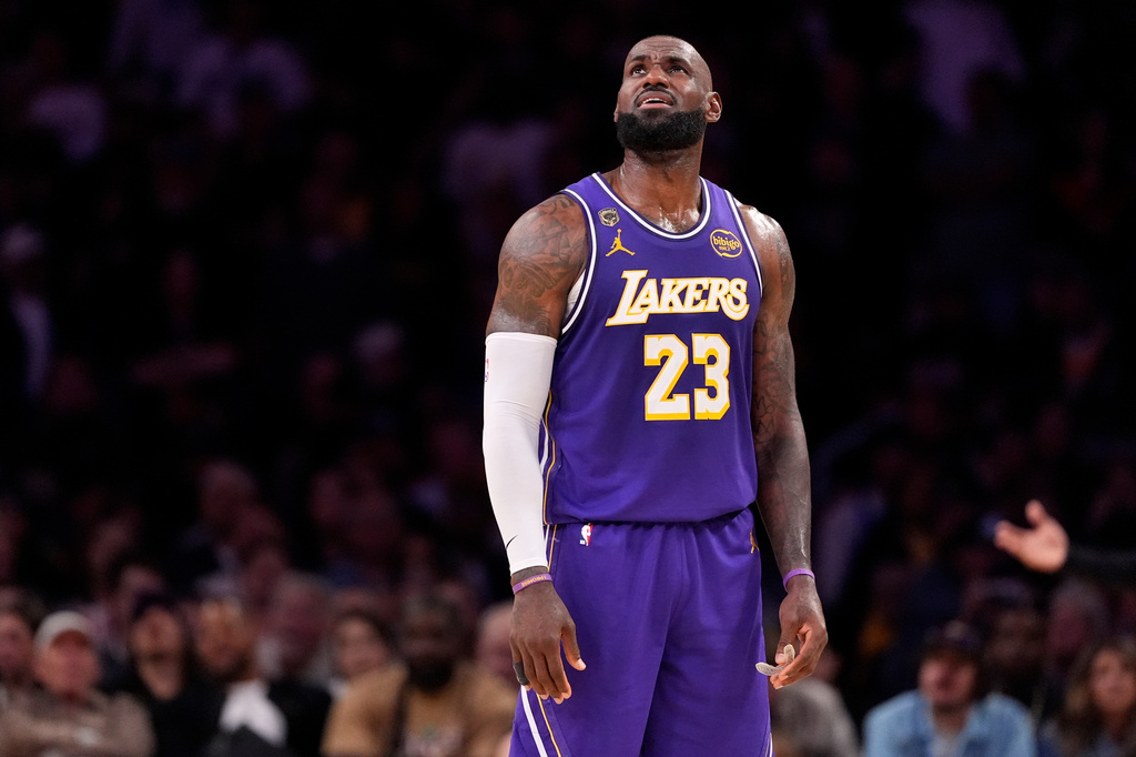 NBA(影)／詹皇離開湖人後首度亮相！仍未公布未來去向暗示不會讓大家等太久