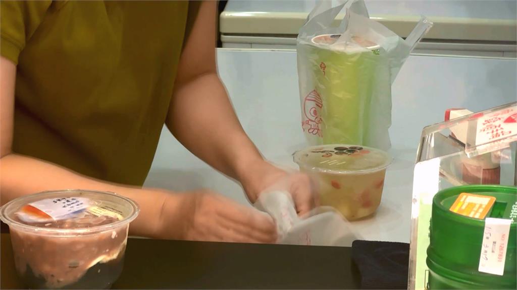 塑膠袋之亂店家出奇招! 豆花店推自備袋送「高麗菜」