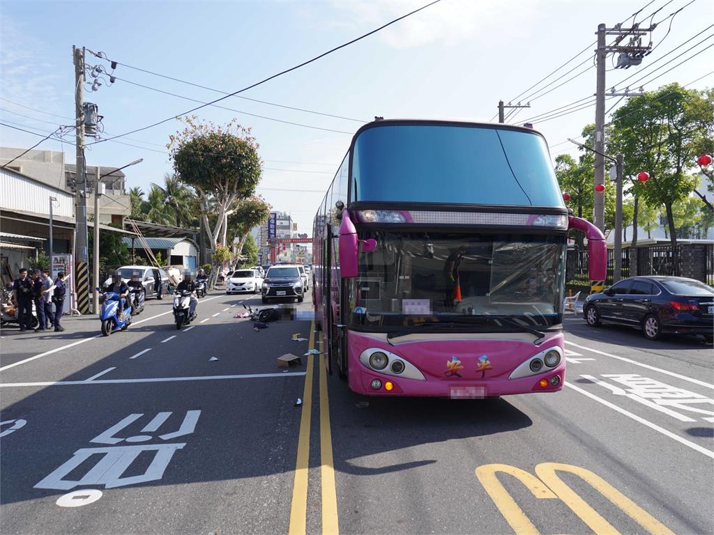 台南女警休假日「遭遊覽車輾斃」！昔陪同譚艾珍宣導反詐「燦笑合影」畫面曝光
