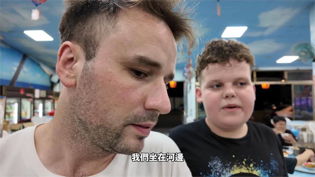 完全沒經驗!英少年首體驗釣蝦 「1隻都沒上鉤」網紅笑:幸好不在野外