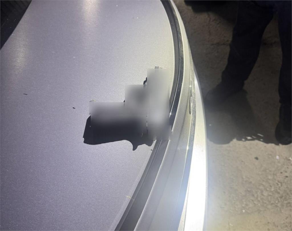 男持槍闖入游泳學校辯稱「喝毒咖啡」失控　法官裁定羈押禁見