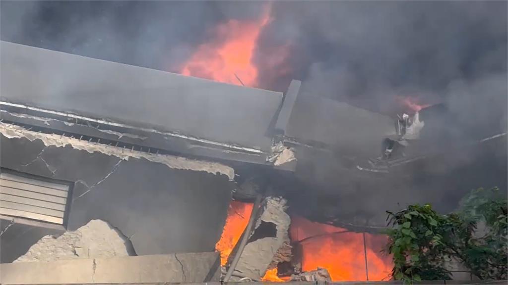 最新／黑煙直竄天際！高雄塑膠工廠「加熱爐爆炸」　驚悚畫面曝光